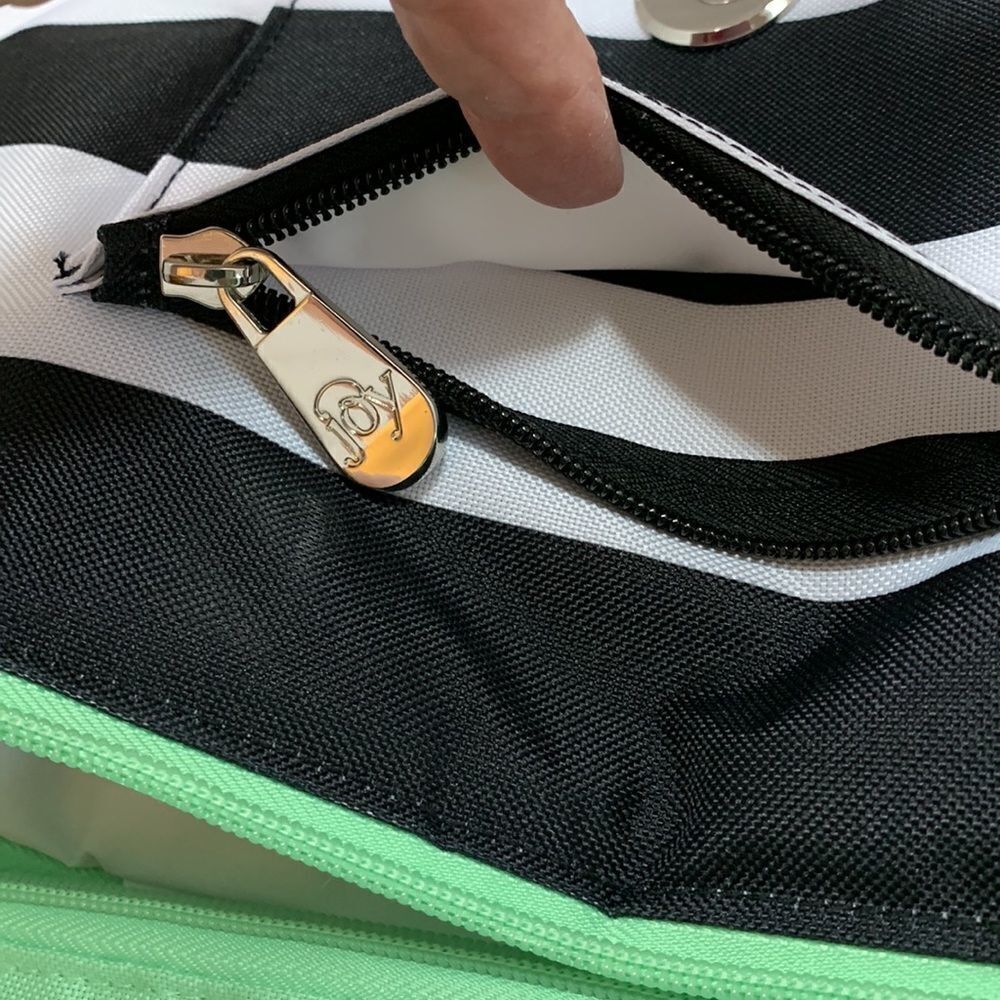 Joy Mangano cooler bag NEW. Zipper closure and one side zip pocket - Picture 4 of 7